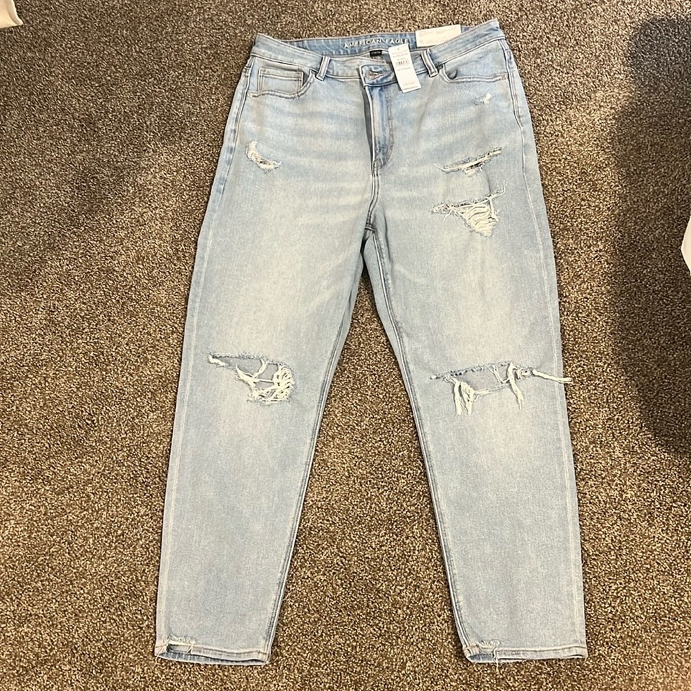 AMERICAN EAGLE HIGHEST RISE MOM JEAN NWT